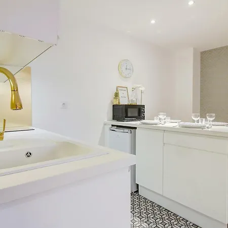 Le Theatre 9 - Le Formel Apartment *