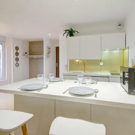 Le Theatre 9 - Le Formel Apartment