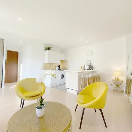 Le Theatre 9 - Le Formel Apartment *
